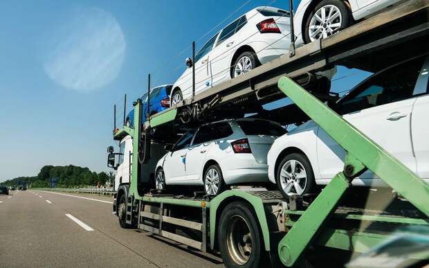 Импорт легковых автомобилей в Россию продолжает расти: свежая статистика