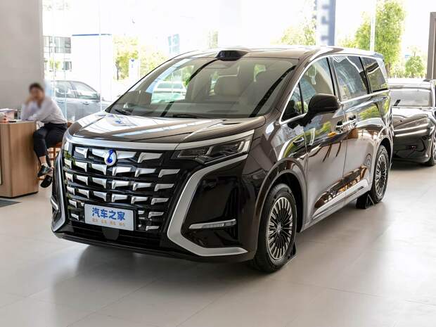Новый BYD Denza D9: 333 л.с., полный привод, до 10 экранов и оснащение уровня Lexus — при цене вдвое ниже Alphard