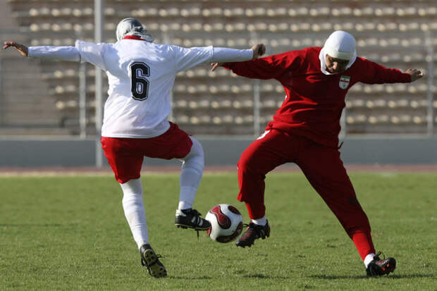 Еще две футболистки сборной Ирана вернулись на родину из Австралии