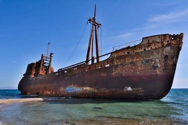 Dimitrios это небольшой, 67 метровый грузовой корабль, построенный в 1950 году, который сел на мель на пляже Valtaki в Лаконии, Греция, и находится там с 23 декабря 1981 года по сей день выброшенные, жизнь, катастрофа, корабли, красота, невероятное