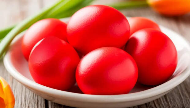 Забудьте про луковую шелуху: старинный способ покрасить яйца в ярко-красный цвет без химии