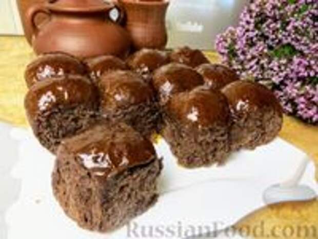 Фото к рецепту: Шоколадные булочки с начинкой, в сахарном сиропе