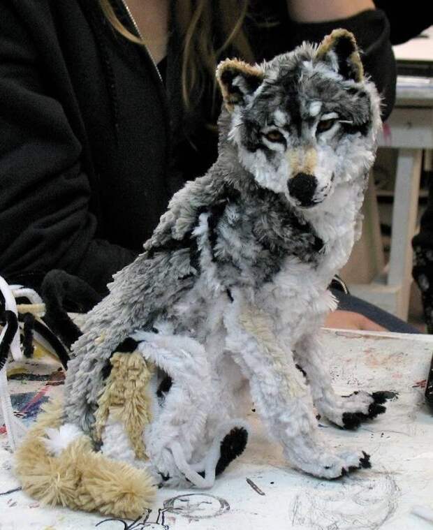 17. Волк, сделанный из обычных кухонных ершиков мир, реальность, фотография