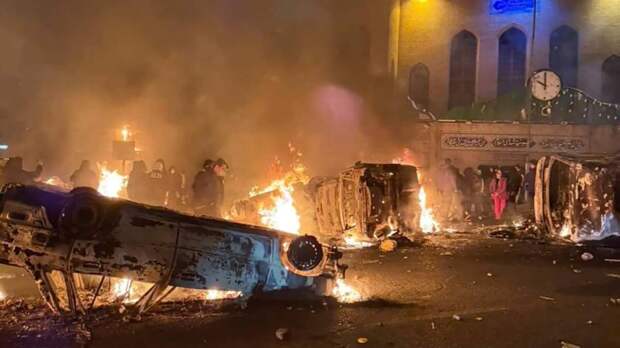 В Иране во время протестов в январе погибли 2 тыс. мирных жителей и до 400 военных, заявил Пезешкиан