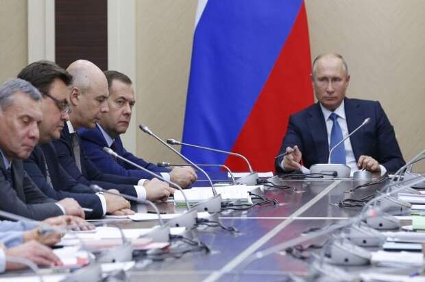 Медведеву поручено провести анализ фискальной нагрузки на россиян