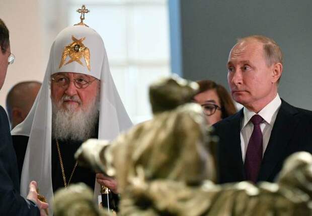 Путин вместе с патриархом осмотрели выставку "Память поколений"