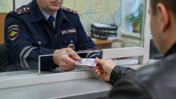 ГАИ назвала, за сколько дней до истечения прав стоит менять водительское удостоверение