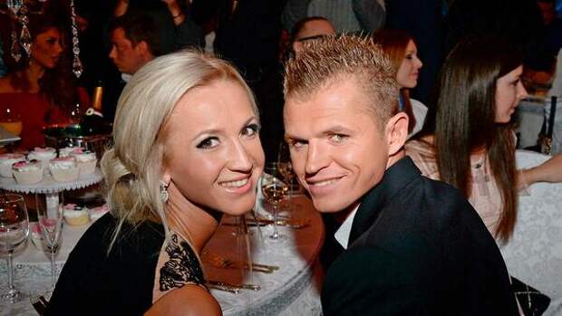 Тарасов отреагировал на беременность Бузовой — надавил на больное и приплел Костенко