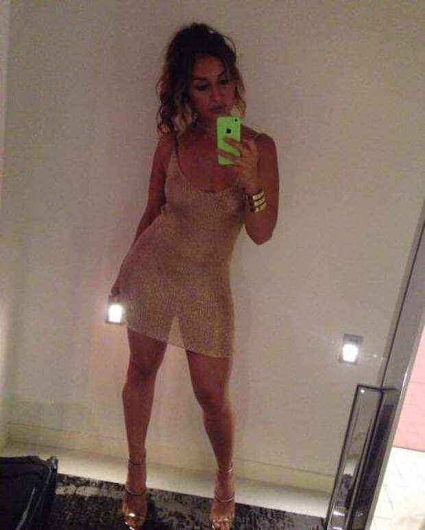 Lookout Boys…Here Come the Babes in Tight Dresses Lookout Boys…Here Come the Babes in Tight Dresses