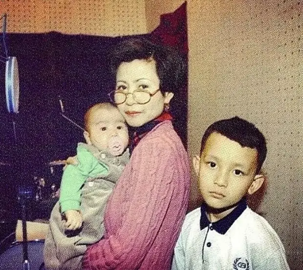 Роза Рымбаева. Путь к успеху. Ее супруг не дожил три месяца до рождения второго сына. Как живет певица и кто ее дети?