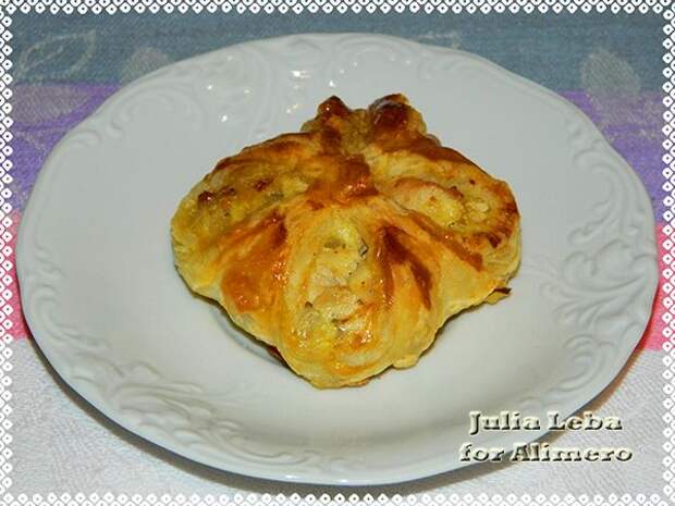 Слойки с курицей Слойки с курицей