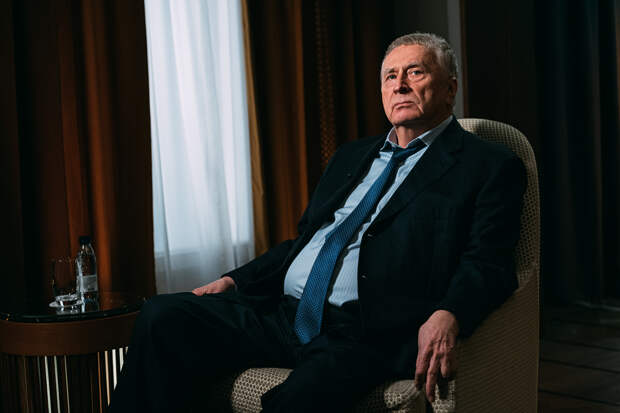 «Снимай, чтобы в кадре я был грозный» 80 лет назад родился Жириновский. «Лента.ру» публикует редкие кадры последних лет его жизни