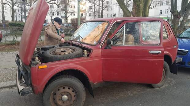 Берлинский дедушка на "Lada 4x4" германия, нива, авто, берлин, лада