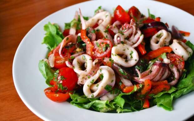 Салат с кальмарами самый вкусный рецепт без майонеза