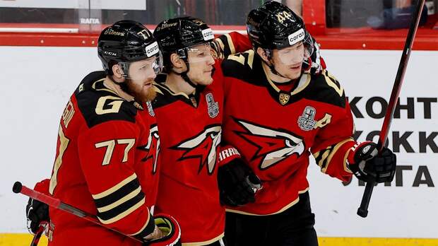 «Авангард» выиграл у «Трактора», Шарипзянов оформил хет-трик из передач