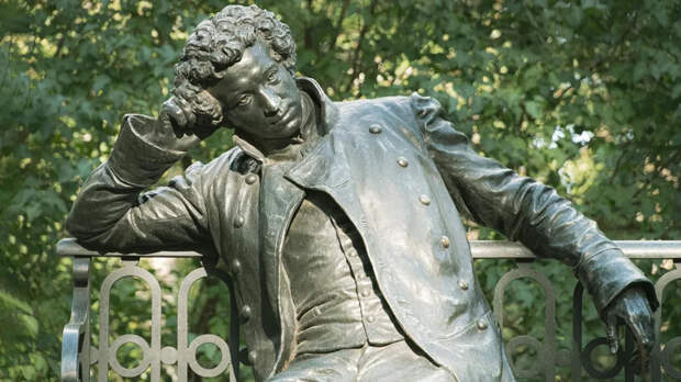 "Пушкин", "квадроберы" и "семья" стали словами года по версии института Пушкина