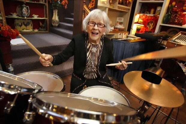 Первой женщине-барабанщице исполнилось 106 лет