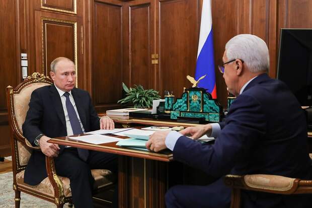 Президент России Владимир Путин и глава Дагестана Владимир Васильев во время встречи в Кремле 20 ноября 2019 г. Фото Михаил Климентьев/пресс-служба президента РФ/ТАСС