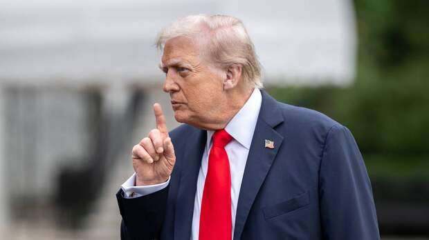 Трамп: Иран атаковал авианосец США с 17 сторон, американцы бежали