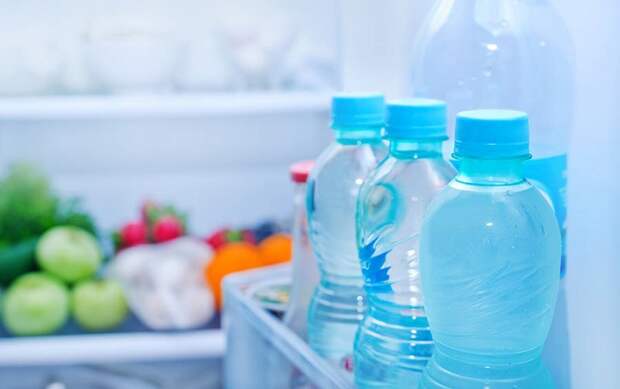 Бутылки с водой не должны быть слишком тяжелыми. / Фото: Kto-chto-gde.ru