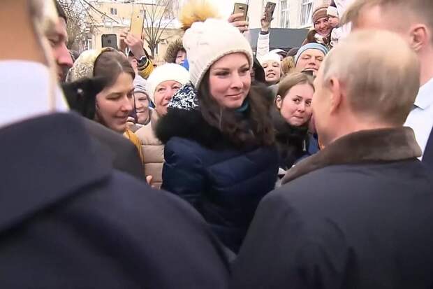 МК (Юлия Шилова и Владимир Путин)