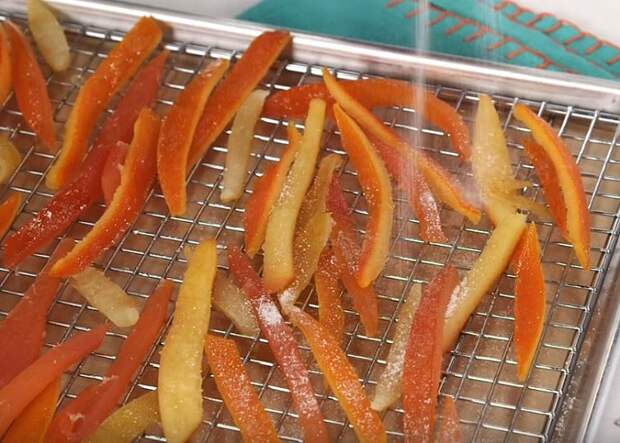 Собирайте апельсиновые шкурки, и приготовьте из них такое лакомство
