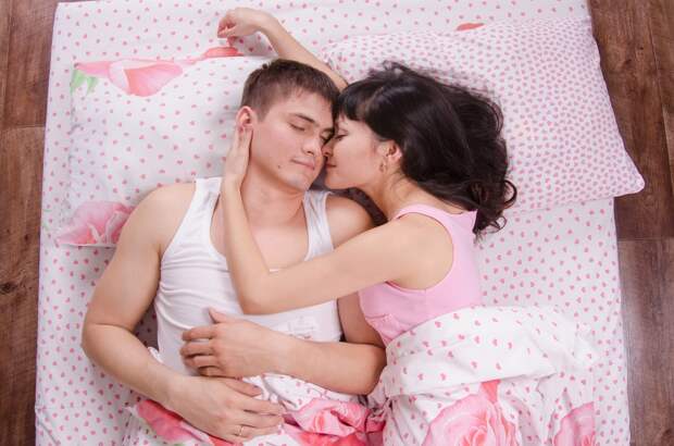 Картинки по запросу "муж и жена спят"