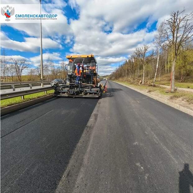 В Смоленске продолжаются ямочные ремонты дорог