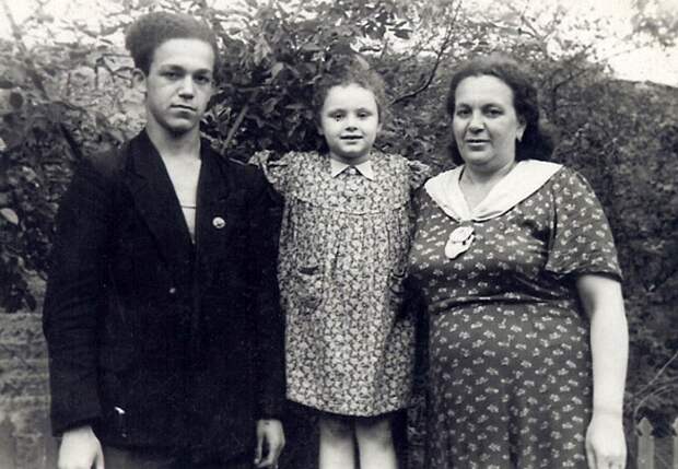 Кобзон, мама