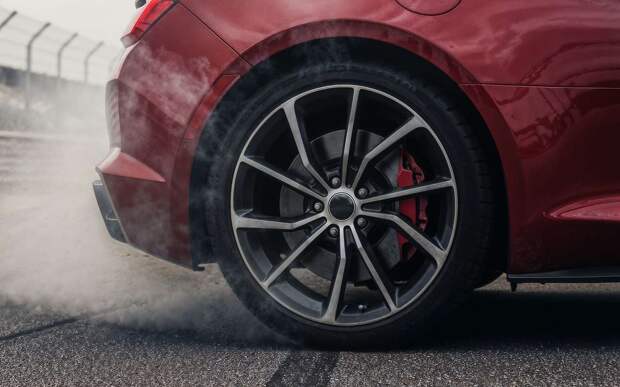 Водителей предупредили об опасном свойстве летних шин