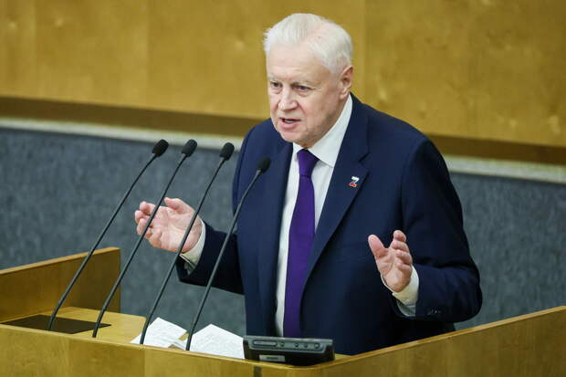 Миронов: зарплаты учителей и врачей не должны сокращаться при снижении нагрузки