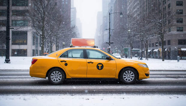 Стоимость такси в Москве превысила цену авиабилета до Петербурга