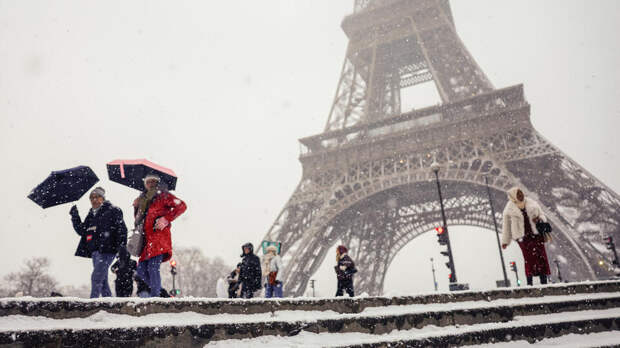 CNews: 77% французов пессимистично оценивают будущее республики