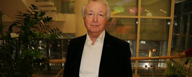Лион Измайлов рассказал, кто из молодых комиков смешит его до слез