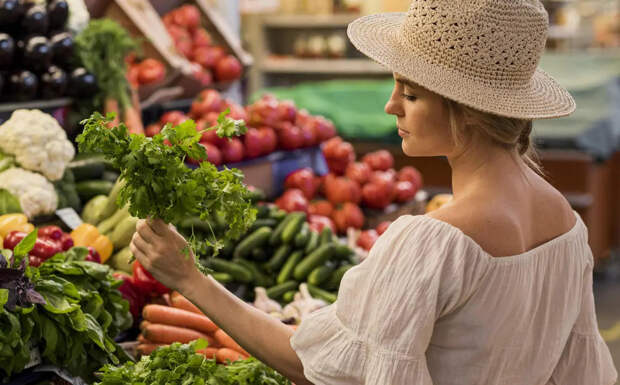 "Мёртвая" еда на нашем столе. Продадут даже яд и запрещёнку: Кто и как нас обманывает в магазинах и на рынках?