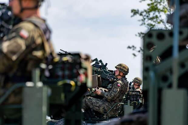 В Польше предупредили о передвижении военной техники к границе с РФ