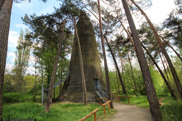 Знаменитое наземное бомбоубежище, созданное Лео Винкелем (Вюнсдорф, Германия). | Фото: magspace.ru.