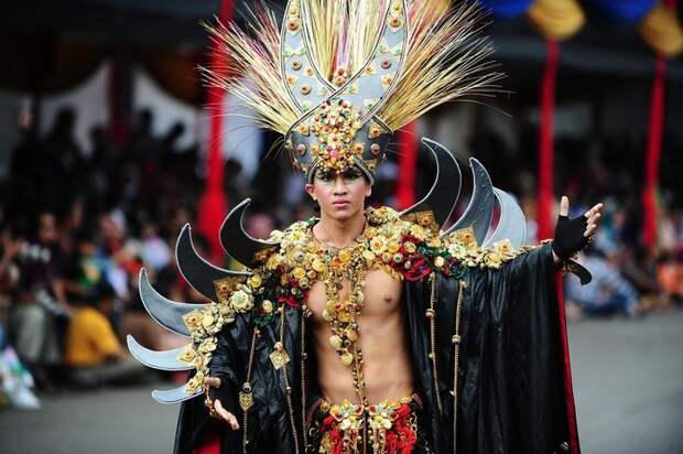 Необычный карнавал в индонезийском Джембере (21)