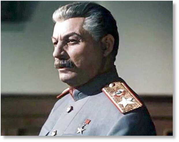 Михаил Геловани в роли Сталина. Кадр из фильма.