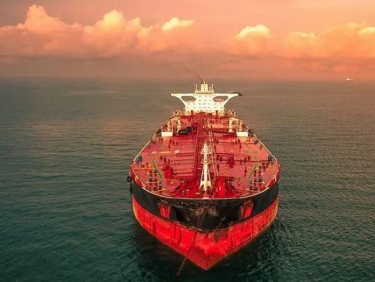 СМИ: таинственный флот стал помогать России перевозить нефть по всему миру