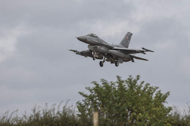Польша подняла в небо истребители из-за якобы активности России на Украине