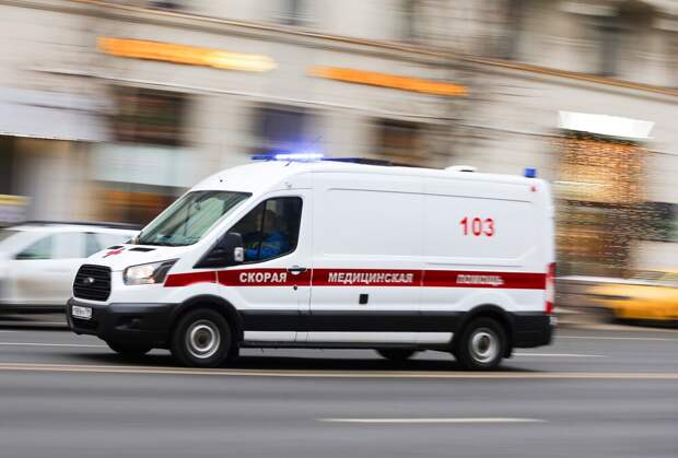 В Петербурге на голову 11-летнего мальчика упала оторвавшаяся дверь автобуса
