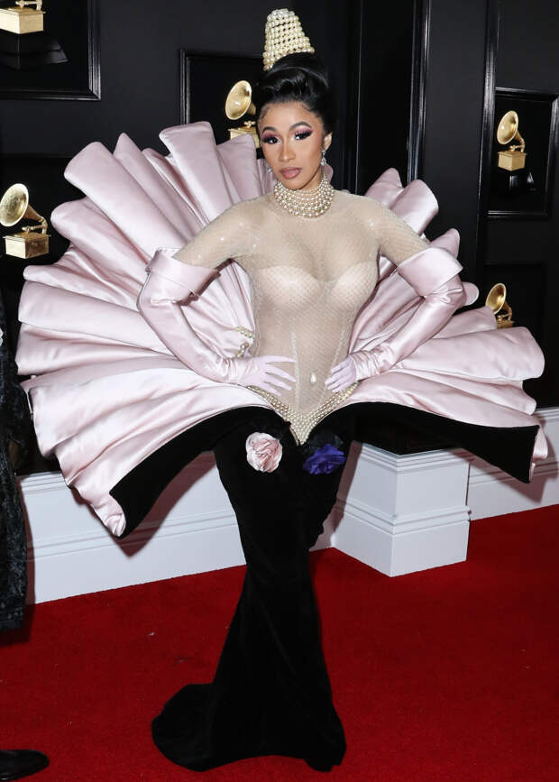Карди Би в Thierry Mugler Haute Couture на премии 