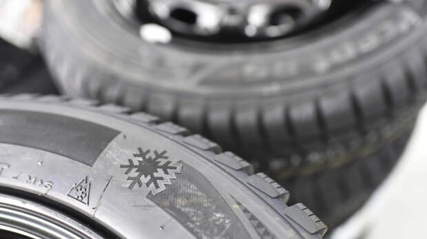 Автоэксперт Погуляев назвал ошибкой хранение зимних шин на балконе