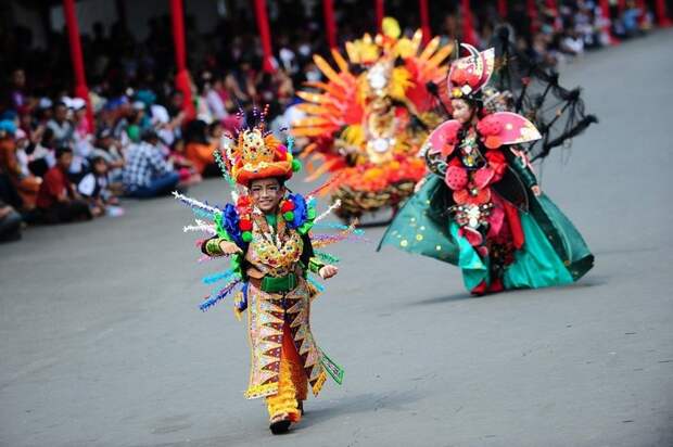 Необычный карнавал в индонезийском Джембере (32)