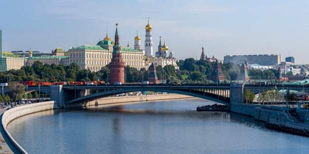 Телеведущая высоко оценила работу пункта отбора на контрактную службу. Фото: М. Мишин mos.ru. Пресс-служба мэра и Правительства Москвы