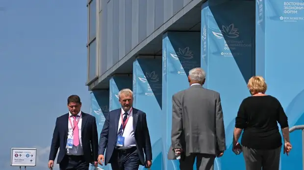 Участники ВЭФ подписали более 380 соглашений