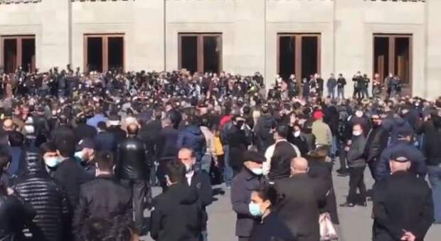 Протесты против Пашиняна в Ереване