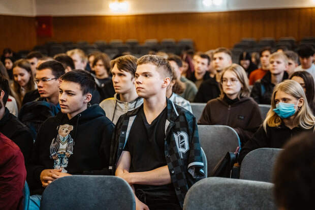В Твери прошла встреча студентов тверских вузов с полковником запаса Владимиром Силантьевым