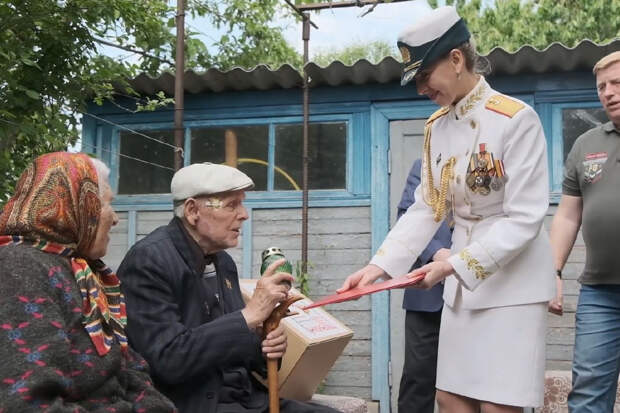 В Луганской Народной Республике российские военнослужащие провели акцию «Песни Победы»